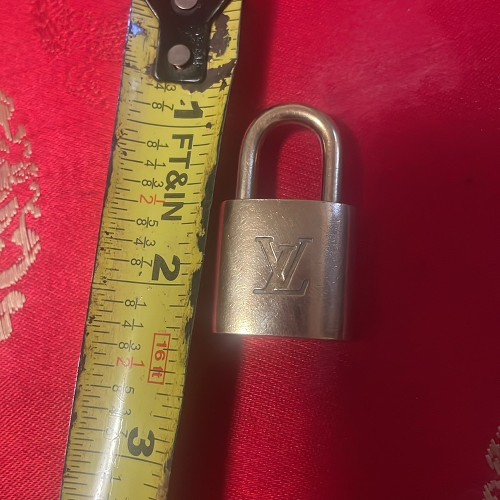 Louis Vuitton Gold Padlock and Key Set - Picture 8 of 16